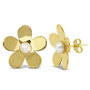 ese stud earrings are in the shape of a flower with a freshwater pearl in the centre