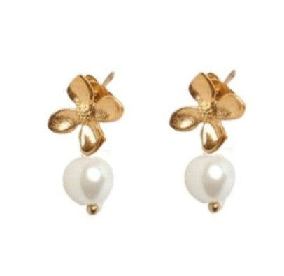 These delicate earrings have a cute gold flower and a dangling freshwater pearl.