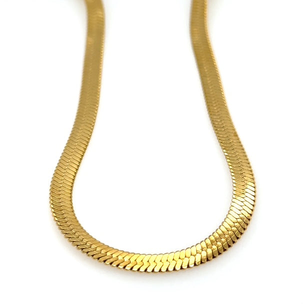 Lovely smooth and shiny 'snake' gold necklace