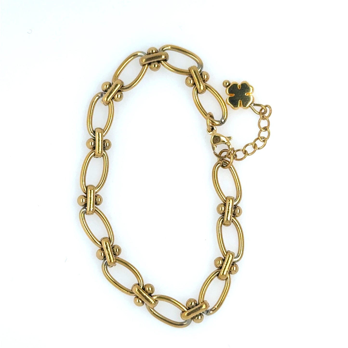 This gold bracelet has a gorgeous oval link design