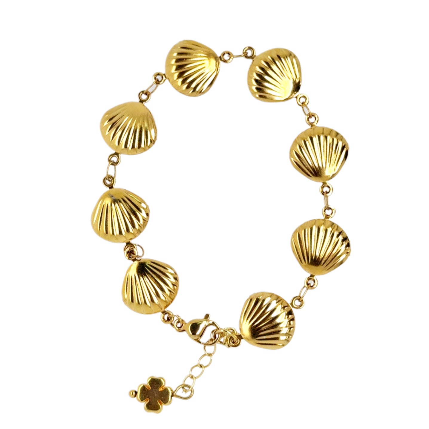 Lovely gold bracelet with clam shell shaped design all around