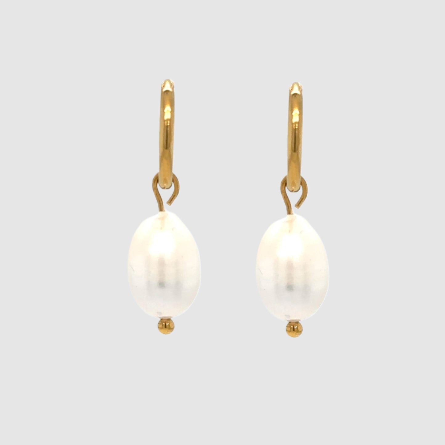 Delicate gold hoop earrings with beautiful freshwater pearls.&nbsp;
