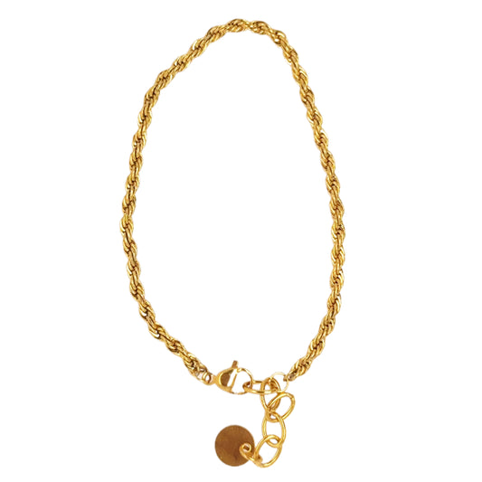 gold bracelet wtih delicate twisted chain design
